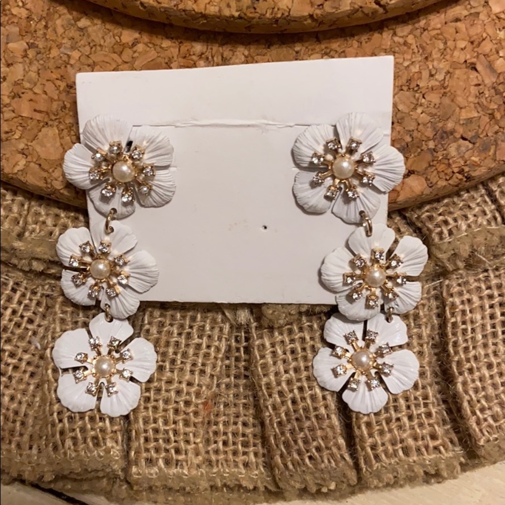 Hanging floral earrings